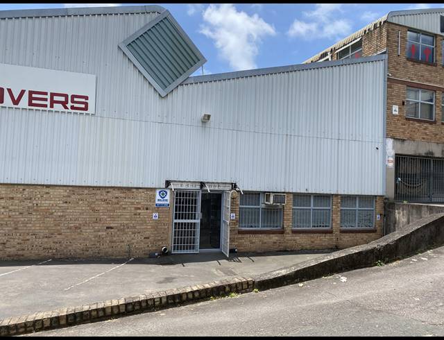 1,090M² FACTORY TO LET IN WESTMEAD